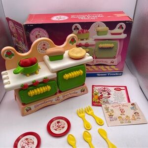 Vintage Strawberry Shortcake Sweet Scents Kitchen With Box Missing 1 Knife